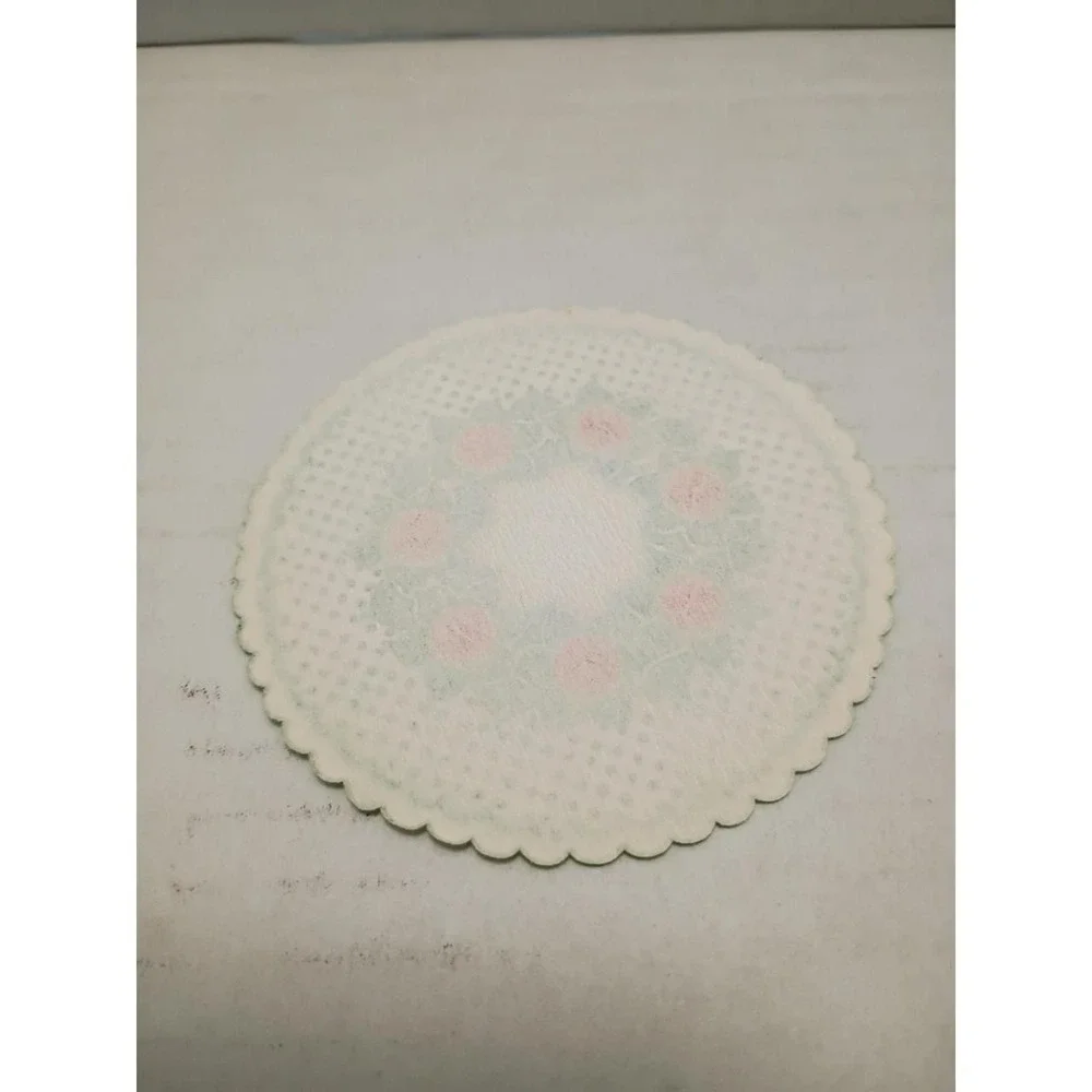 Vtg Retro Holiday / Christmas Tin with 70 Delicate Paper Coasters from 1985